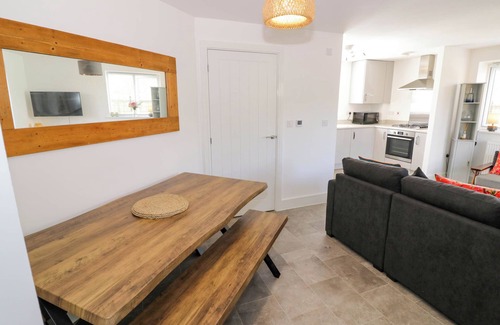 Long Marston Cottage | GREENWAY VIEW, pet friendly, with a garden in Lower Quinton