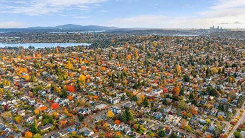 Phinney Ridge House | Greenwood's Wildflower Glow - Walk Score 81