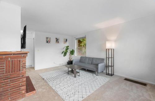 Phinney Ridge House | Greenwood's Wildflower Glow - Walk Score 81