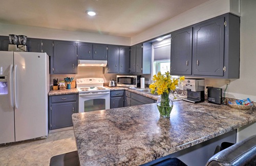 Higden House | Greers Ferry Home w/Yard, < 1 Mi to Marina!