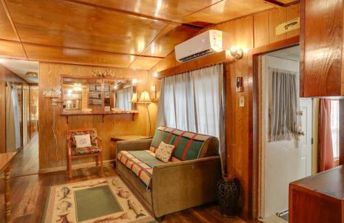 Greers Ferry House | Greers Ferry Lake Escape Cabin with Pool Access