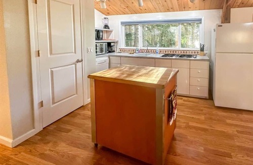 Adelma Beach House | Gretas Place Secluded Woodsy Retreat with Water View