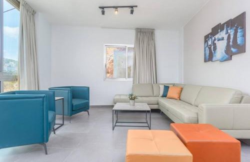 Duhur ash Shuwayr Apartment | Grey - Elegant Apartments in Awkar