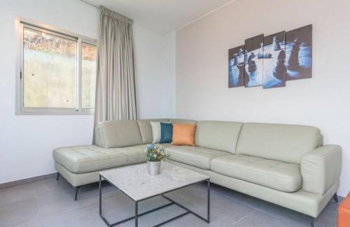 Duhur ash Shuwayr Apartment | Grey - Elegant Apartments in Awkar