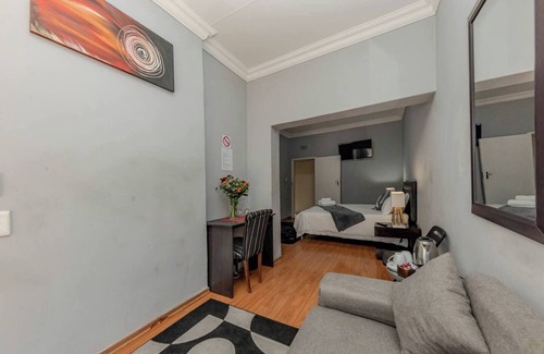 Greater Johannesburg Metropolitan Area Bed & Breakfast | Grey Room!