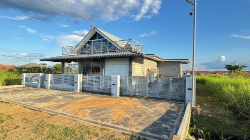 Lelydorp Villa | Griffith Home