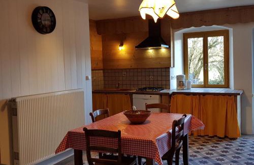 Saugeot House | Grimont gîte au calme grand terrain circuit cascades du Hérisson