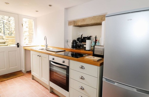 Great Longstone Cottage | GRITSTONE COTTAGE, pet friendly, with open fire in Bakewell