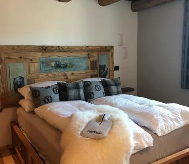 Varena Bed & Breakfast | Grizzly Haus & Frosch Restaurant - Teritoria