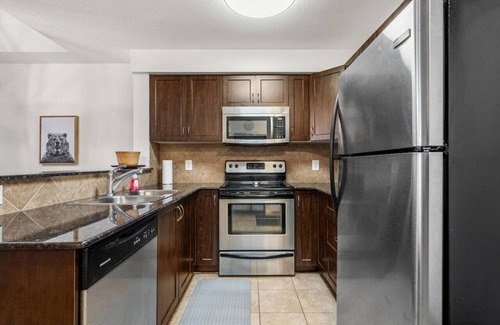 East Kootenay Apartment | Grizzly Shores | Hot Tub | Pool | Games | Lakeside