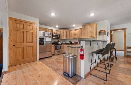 Lead Apartment | Grizzly Trail Lodge Executive Retreat