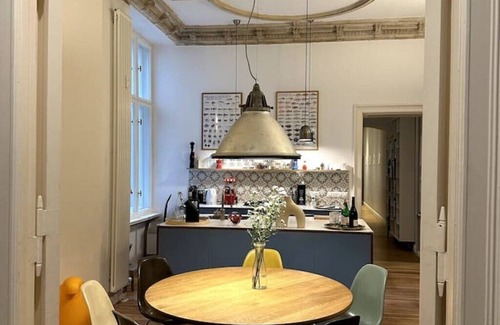 Prenzlauer Berg Apartment | Großzügige Wohnung aus dem 19. Jahrhundert mit Blick auf den Wunderschönen Park