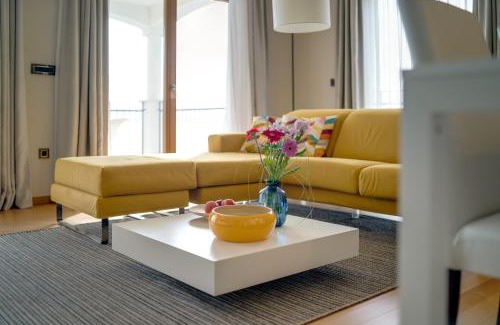 Povile Apartment | Großzügiges Appartement direkt am Meer mit eigenem Pool - Povile Suites