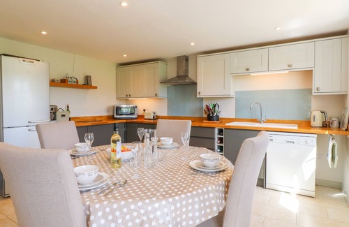 East Norton Cottage | GROOMS COTTAGE, pet friendly, character holiday cottage in Uppingham