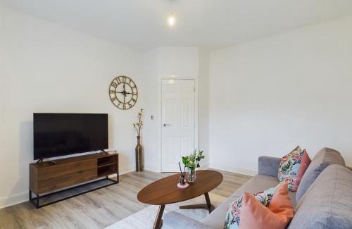 Cheltenham Apartment | Grosvenor New Fresh Central Wifi