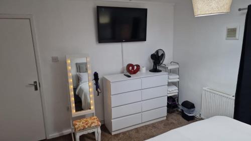 Leicester Apartment | Ground 1 Bed Flat with a Garden