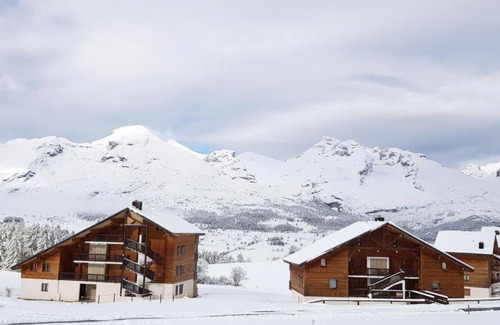 La Joue du Loup Apartment | Ground floor, view mountain, terrace, parking, tv, ski locker, 36m², La Joue du Loup