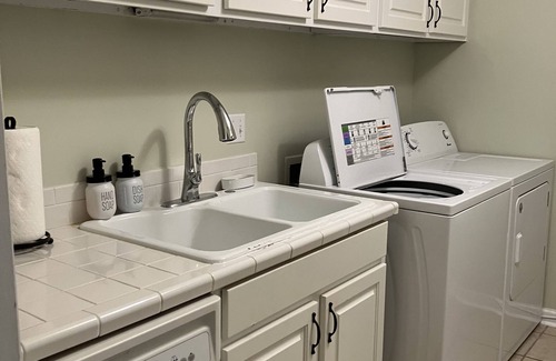 Demere Park Condo | GROUND FLOOR, WASHER & DRYER, PET FRIENDLY. CLOSE TO BEACH AND VILLAGE!