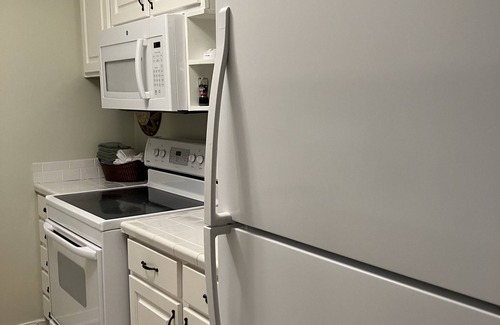 Demere Park Condo | GROUND FLOOR, WASHER & DRYER, PET FRIENDLY. CLOSE TO BEACH AND VILLAGE!