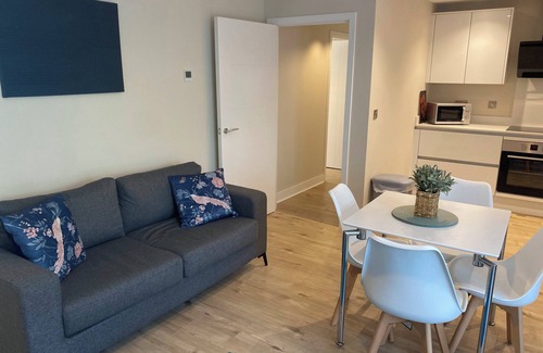 Coventry Apartment | Ground Floor 3-Bed Walk to Earlsdon & City Centre
