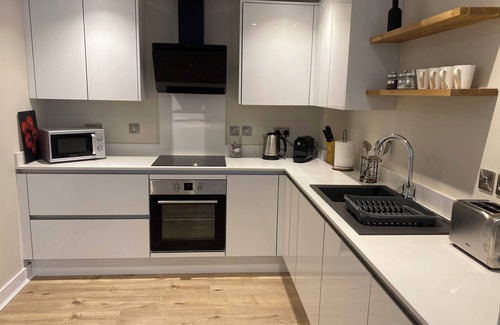 Coventry Apartment | Ground Floor 3-Bed Walk to Earlsdon & City Centre