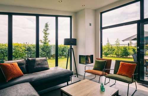 Dirksland Cottage | Ground-floor 6-person bungalow