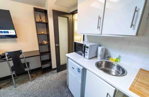 Selly Oak Apartment | Ground floor cosy studio!