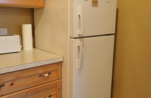 Okanagan-Similkameen Apartment | Ground Floor Cub Manor Studio Condo