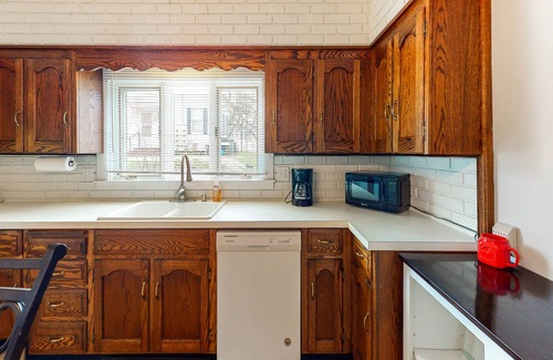Bucksport House | Ground-floor duplex with WiFi & W/D - walk to river and downtown