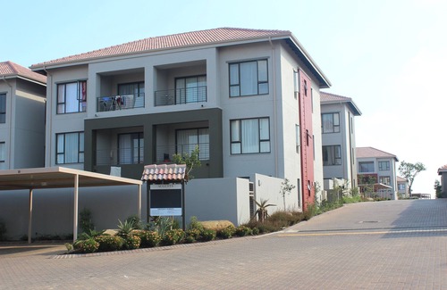 Greater Johannesburg Metropolitan Area Condo | Ground floor modern unit with private garden, in the heart of Fourways