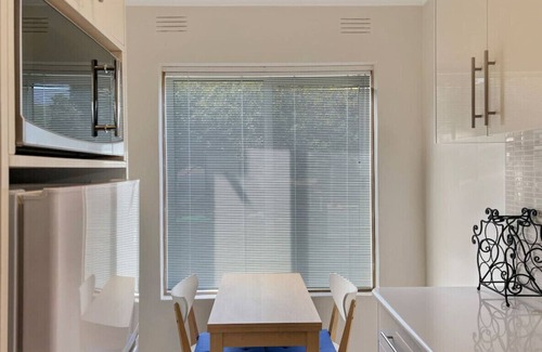 Elsternwick Apartment | Ground floor one bedroom apartment in Elsternwick