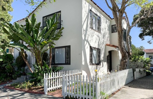 East Beach House | Ground-floor Seaside Suite with charming patio - 2-minute walk to beach