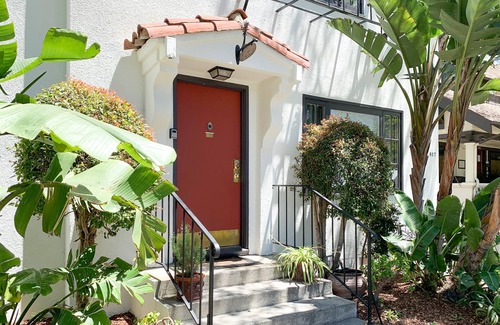 East Beach House | Ground-floor Seaside Suite with charming patio - 2-minute walk to beach