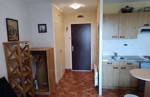 Penmarch Apartment | Ground floor studio with garden and sea view, Penmarch Kerity