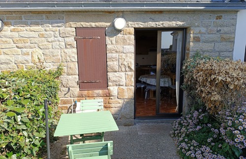 Penmarch Apartment | Ground floor studio with garden and sea view, Penmarch Kerity