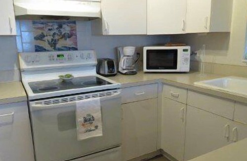 Ilexhurst Cabin | Ground level 2 bedroom, 1 bath with great beach views!