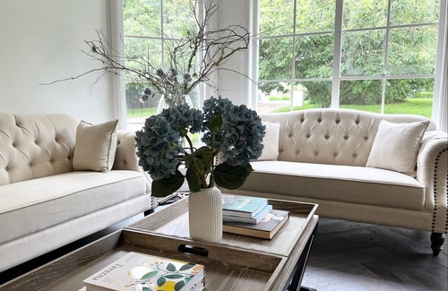 Robertson House | Grounds of Robertson. Stylish and Exclusive.