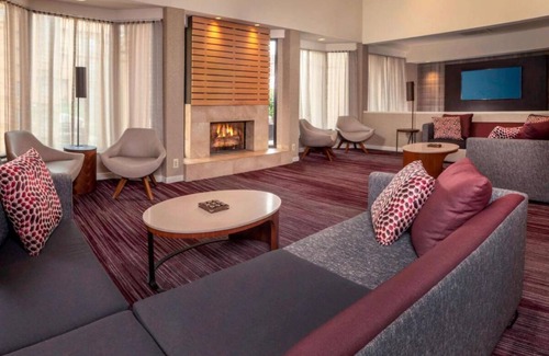 Newark Hotel | Group Getaway! 4 Contemporary Units, Pet-friendly, Indoor Pool, Free Parking!