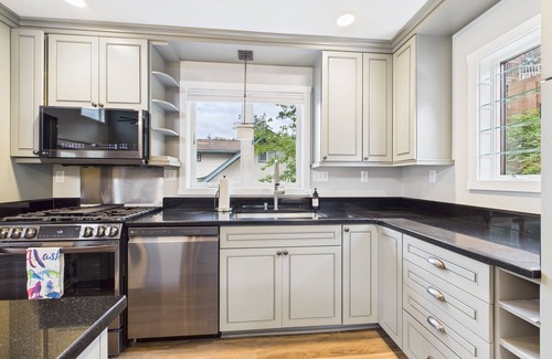 West Juneau House | Group Getaway: Oceanfront w/Private Rocky Beach