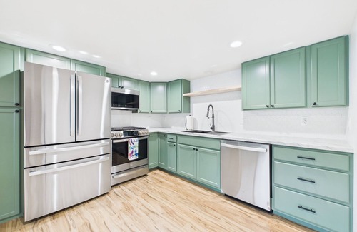 West Juneau House | Group Getaway: Oceanfront w/Private Rocky Beach