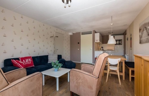 Oude-Tonge House | Group house with steam shower and sauna. The living room has a lockable double door so two separate