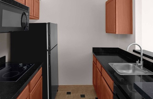 Downtown Hotel | Groups Best Choice: Cozy Suite w/Full Kitchen, Balcony & Daily Fresh Cookies
