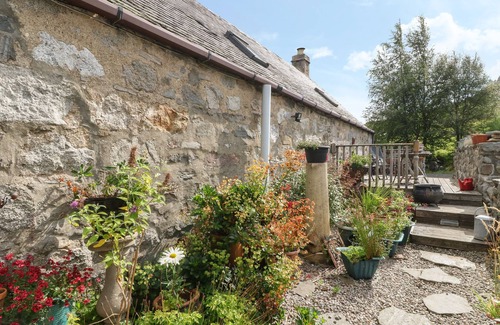 Newtonmore Cottage | GROUSE COTTAGE, romantic, character holiday cottage in Laggan