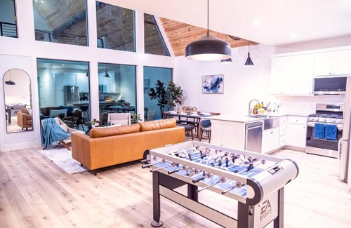 New Braunfels Ski Chalet | Gruene Daze Chalet - Stylish Aframe - Escape the Ordinary