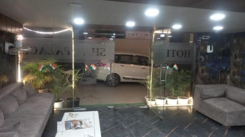 Surat Hotel | Gtois TIRUPATI