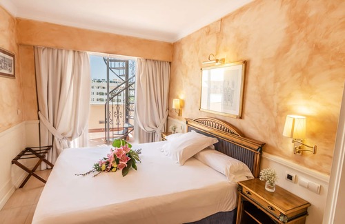 Golden Mile Hotel | Guadalpin Suites