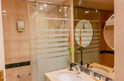 Golden Mile Hotel | Guadalpin Suites