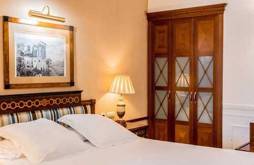 Golden Mile Hotel | Guadalpin Suites