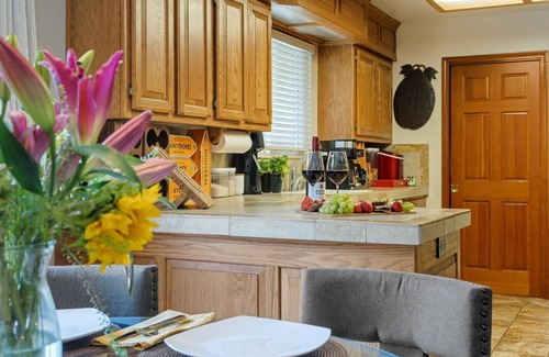 Guerneville House | GuernevilleGetaway~Peaceful refuge w/Lounge, GameRm/HotTub/Pup/WiFi