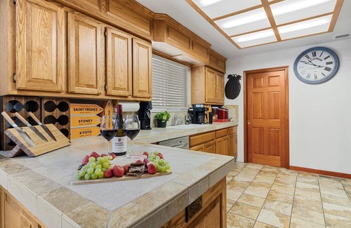 Guerneville House | GuernevilleGetaway~Peaceful refuge w/Lounge, GameRm/HotTub/Pup/WiFi